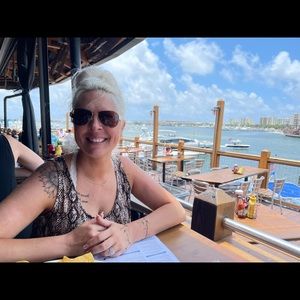 Meet your Posher, Stacy